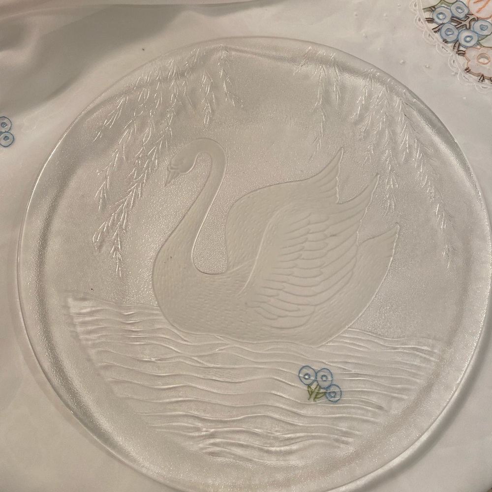 Glass Swan Plate